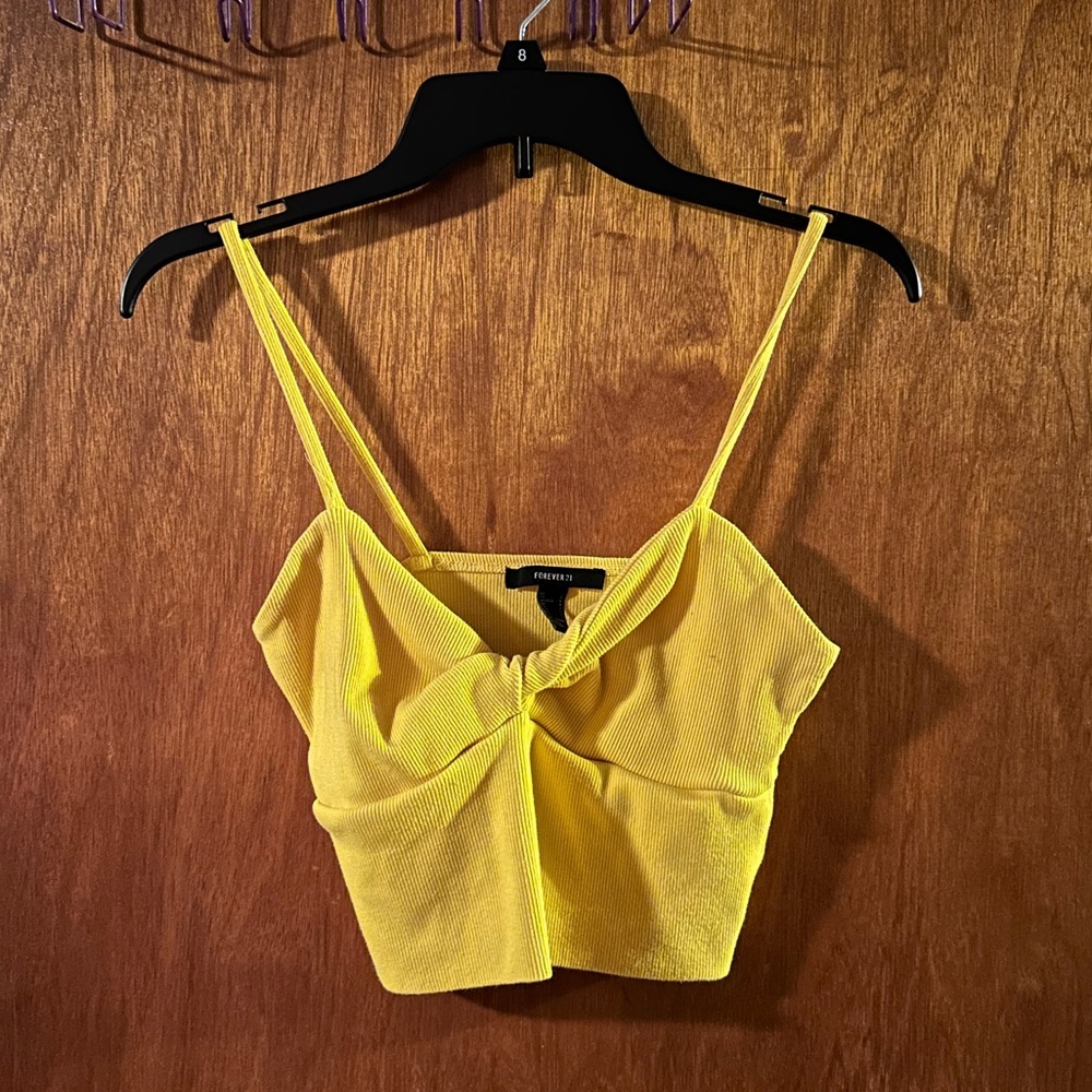 Woman’s cropped tank top